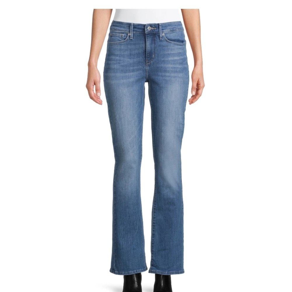 Levis. Signature Boot Cut Jeans. Size 14. Light Denim.